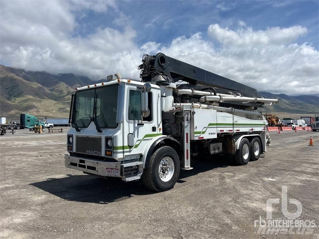 Mack MR688S Φορτηγά-Μπετονιέρες