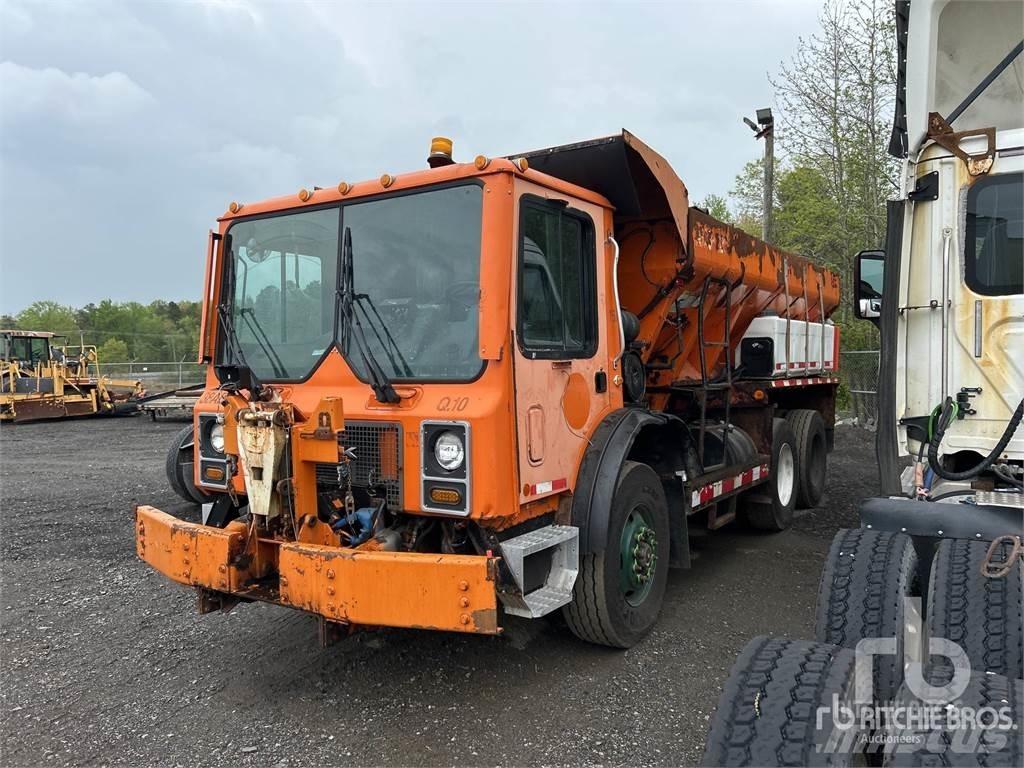 Mack MR688S Διαστρωτήρες άμμου και αλατιού