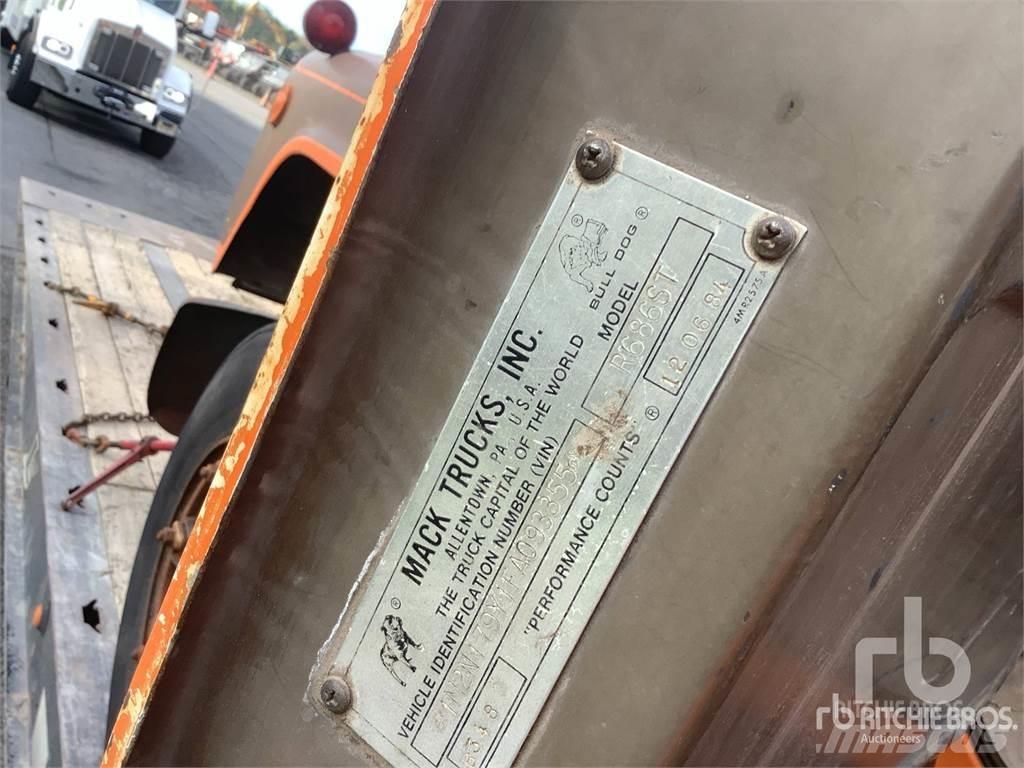 Mack R685ST Τράκτορες