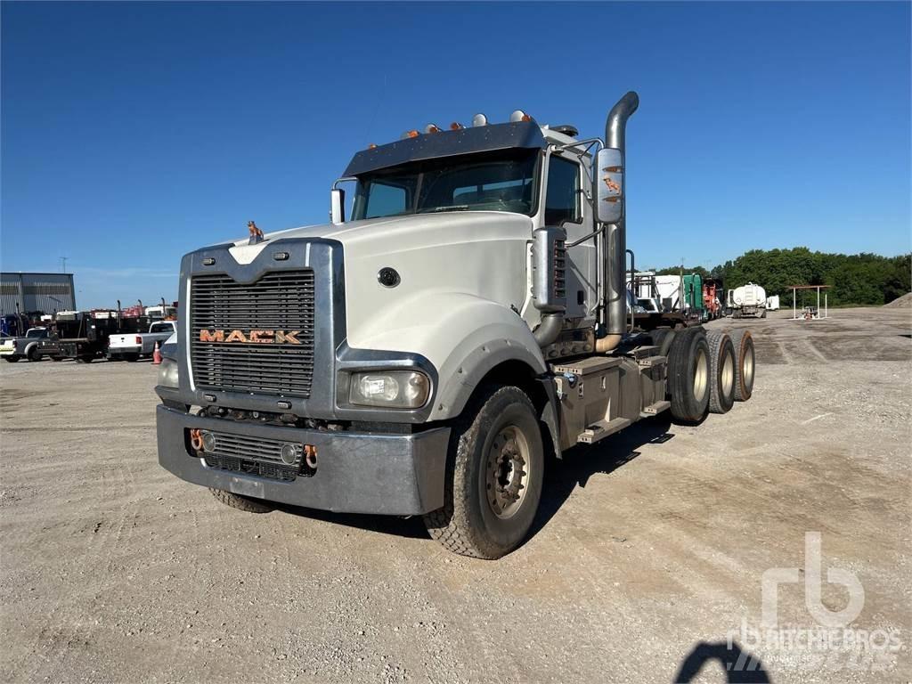 Mack TD713 Τράκτορες