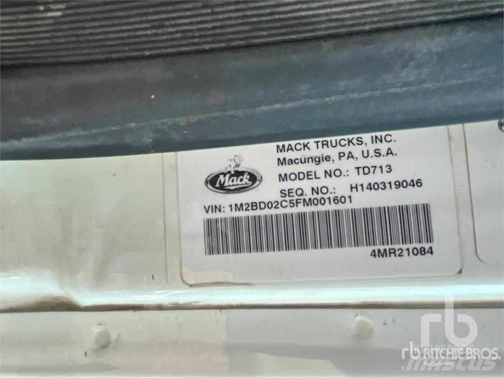 Mack TD713 Τράκτορες