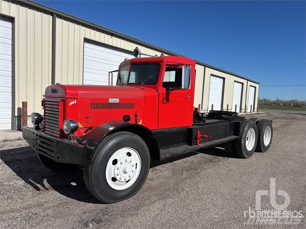 Peterbilt 354DT Τράκτορες