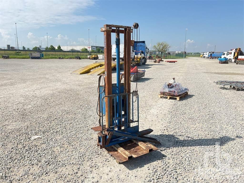  TRACTEL TL630 Ραφιέρες παλετών