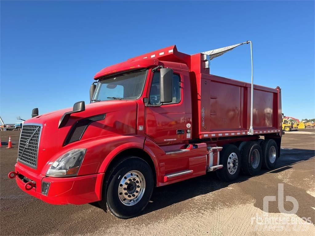 Volvo VNL300 Φορτηγά Ανατροπή