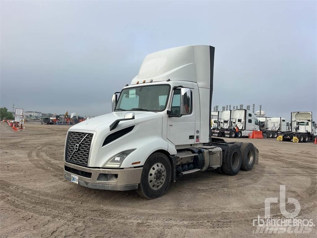 Volvo VNL300 Τράκτορες