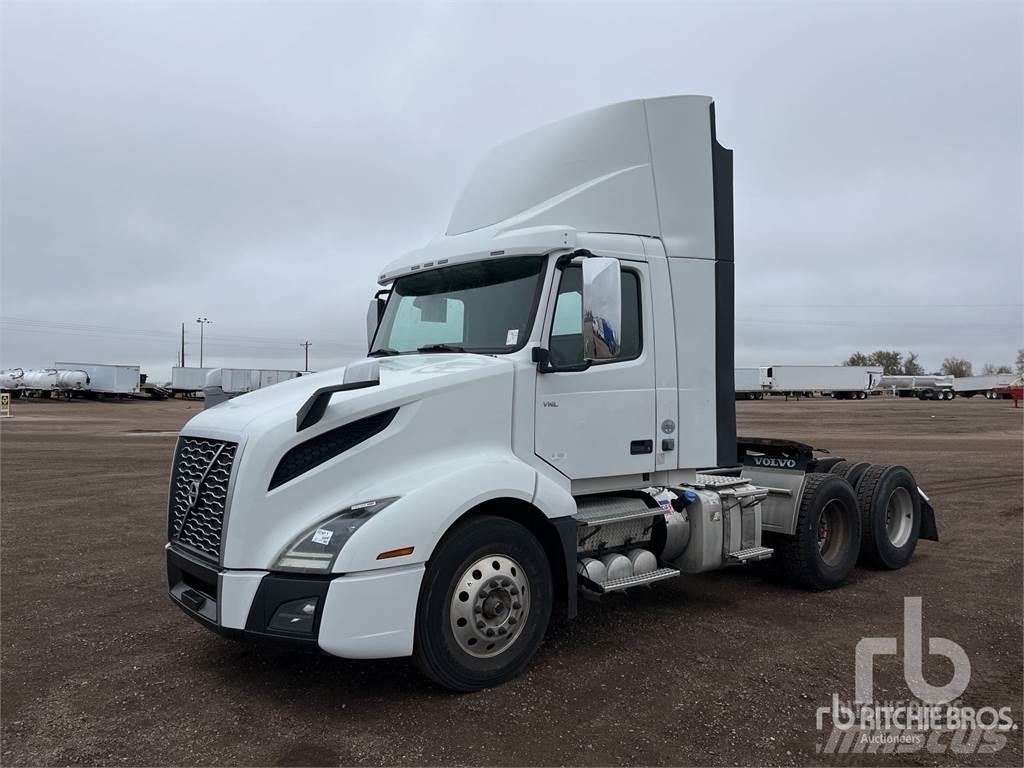 Volvo VNL62T300 Τράκτορες