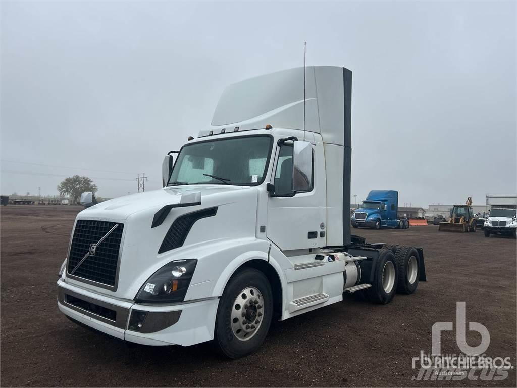 Volvo VNL64 Τράκτορες