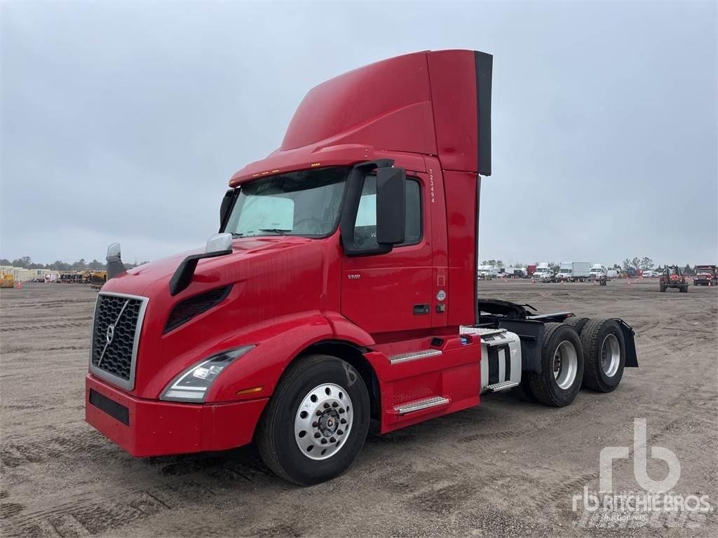 Volvo VNR300 Τράκτορες