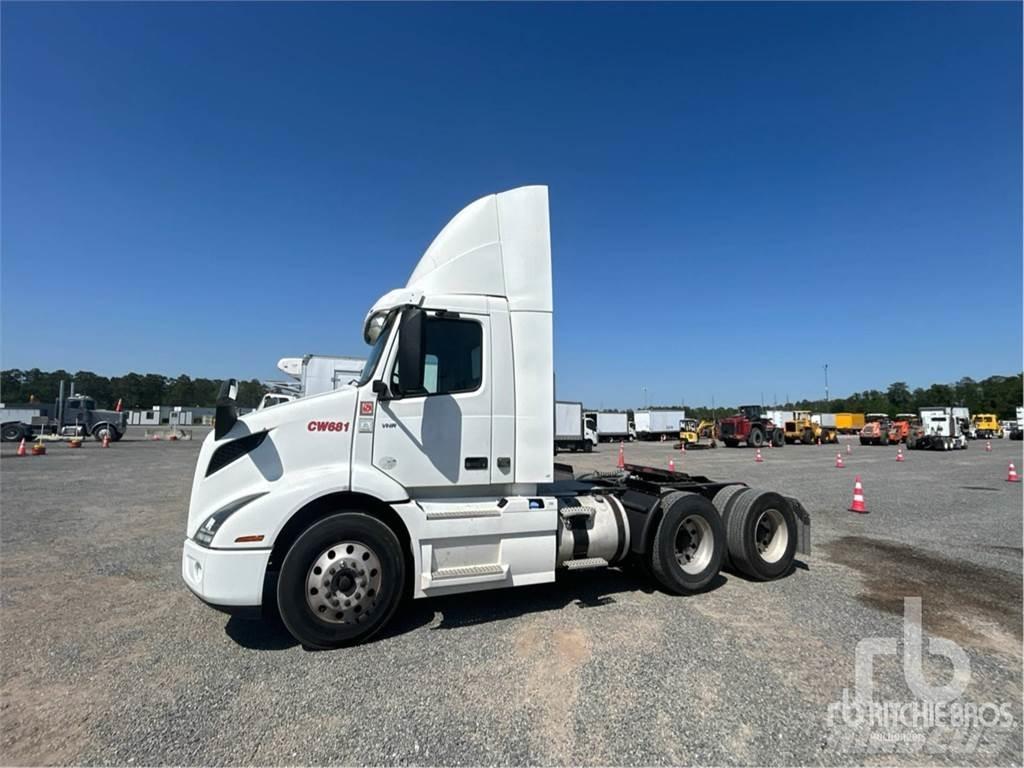 Volvo VNR300 Τράκτορες