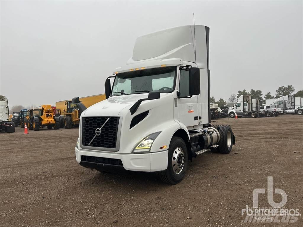 Volvo VNR42300 Τράκτορες