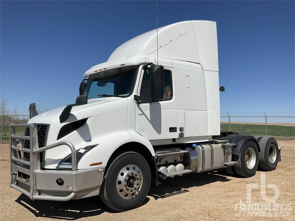 Volvo VNR64T400 Τράκτορες
