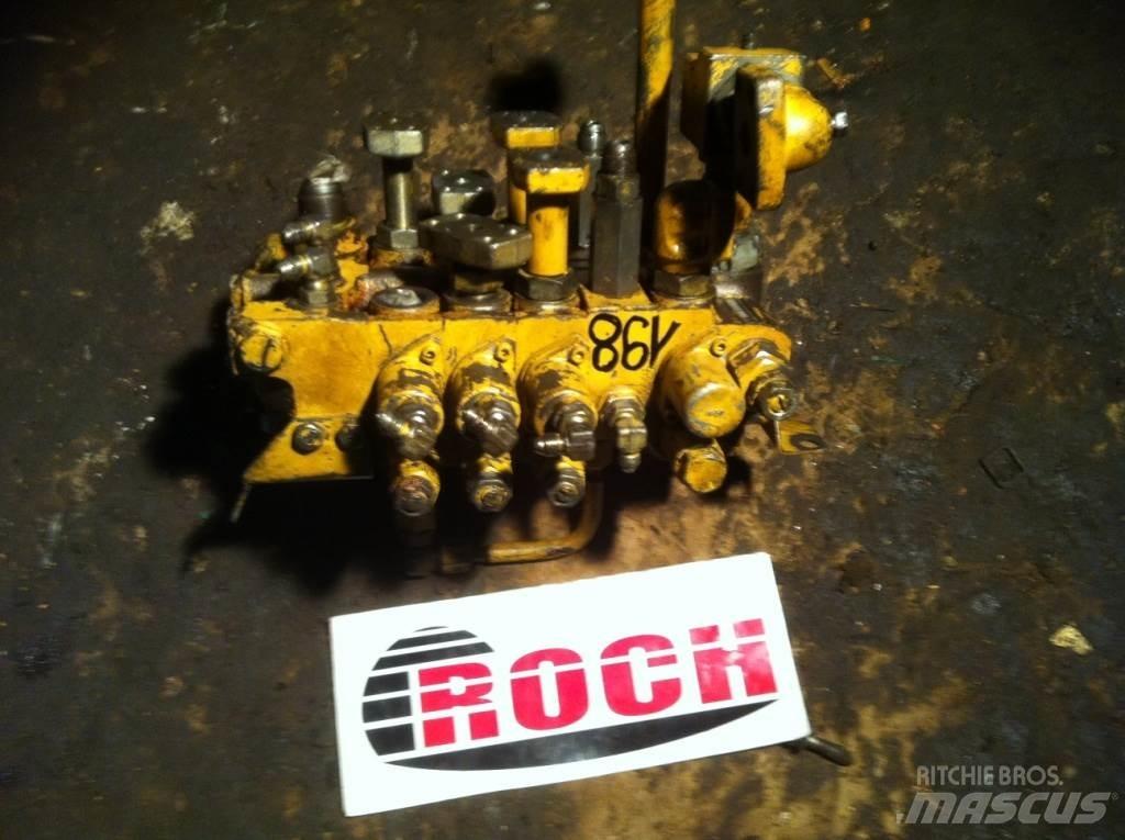 Komatsu BBF10021 - 4 SEKCYJNY Υδραυλικά
