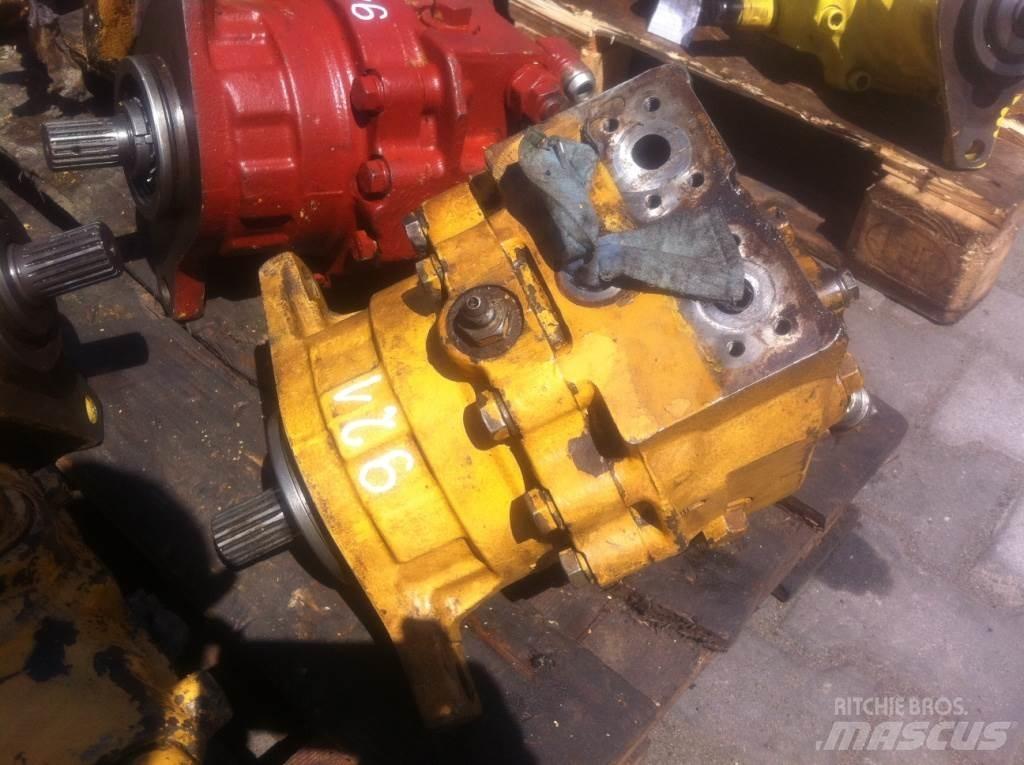 Komatsu E215... Κινητήρες