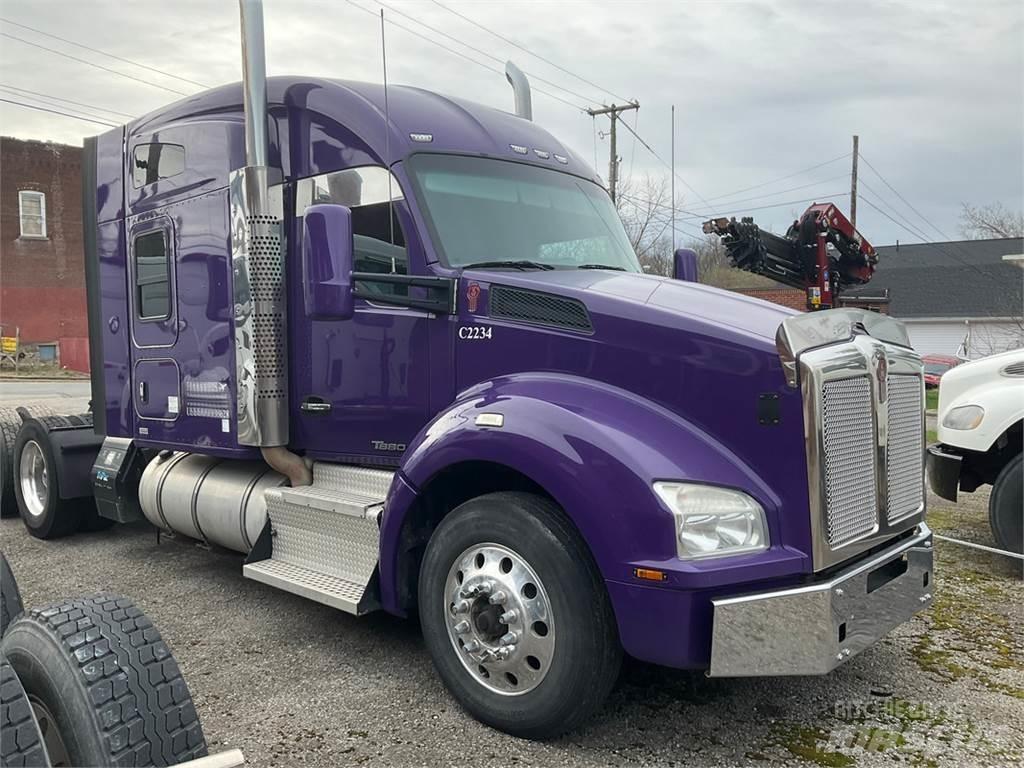 Kenworth T880 Τράκτορες