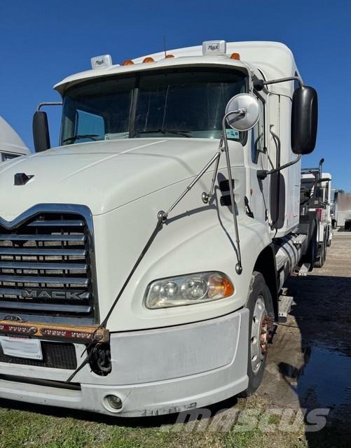 Mack CXU613 Τράκτορες