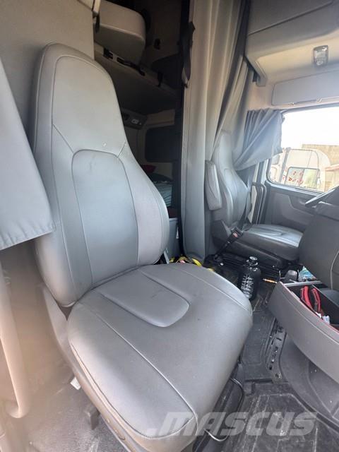 Volvo VNL64T670 Τράκτορες