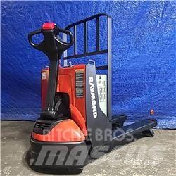 Raymond 8210 Χειροκίνητο ανυψωτικό αμαξίδιο