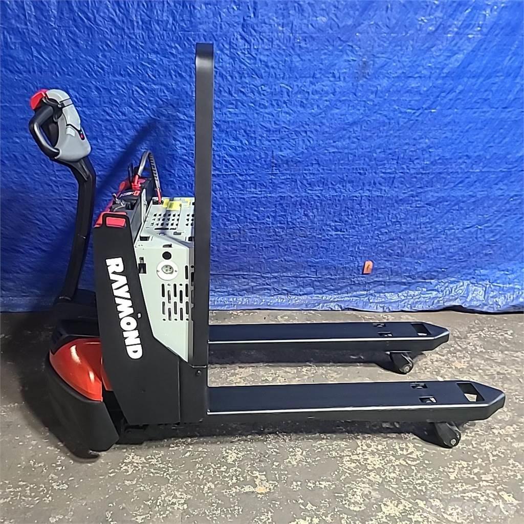 Raymond 8210 Χειροκίνητο ανυψωτικό αμαξίδιο