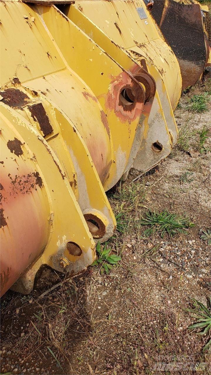 CAT 966 Πτερύγια