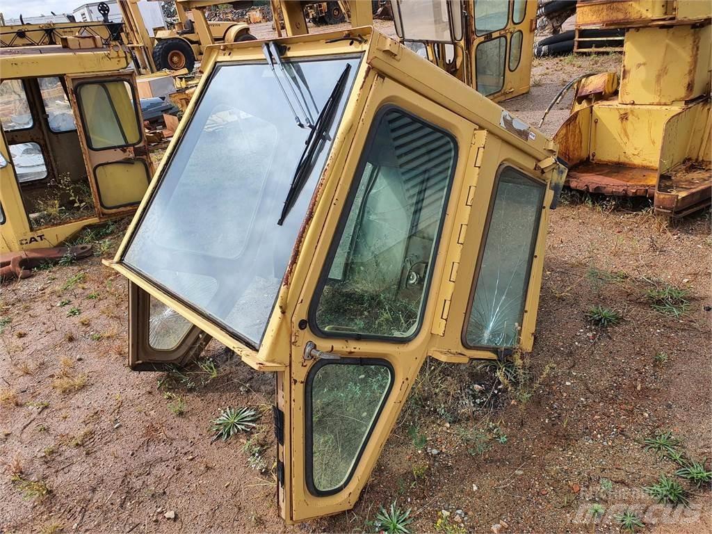 CAT 973 Καμπίνες και εσωτερικό