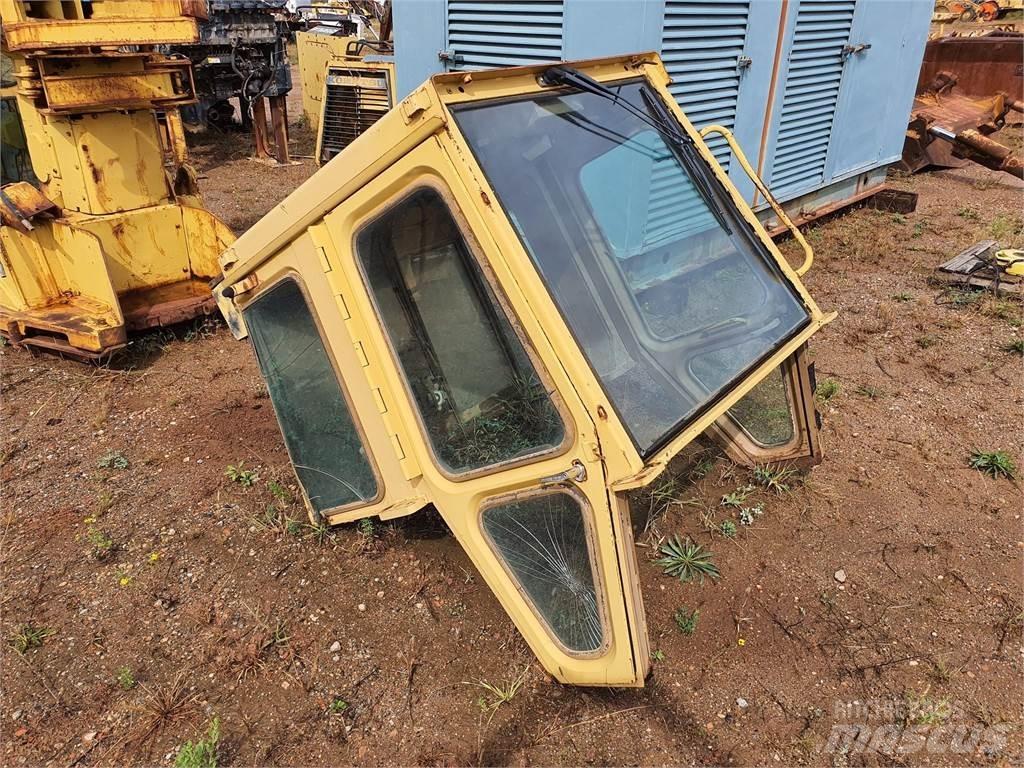 CAT 973 Καμπίνες και εσωτερικό