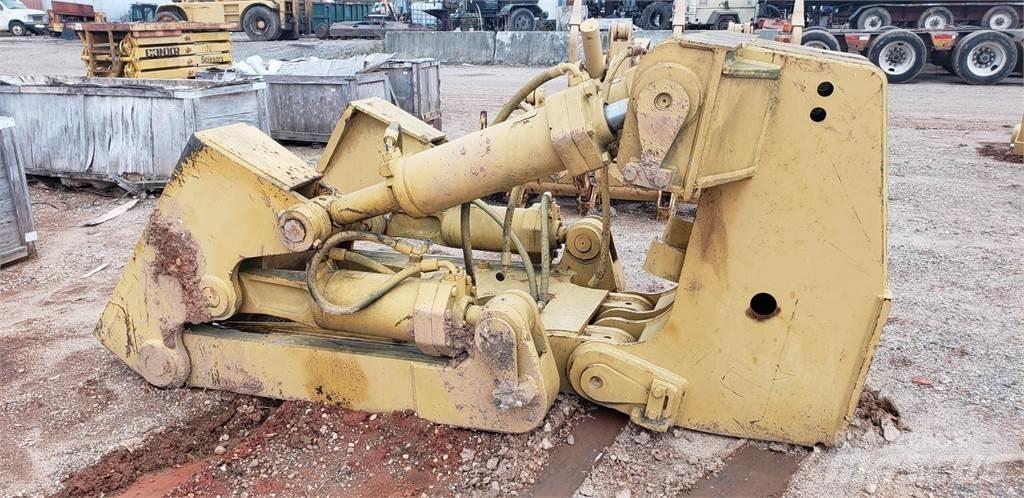 CAT D8R Εκχερσωτές