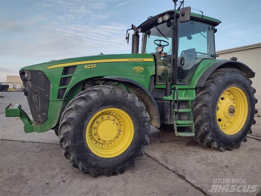 John Deere 8230 Τρακτέρ