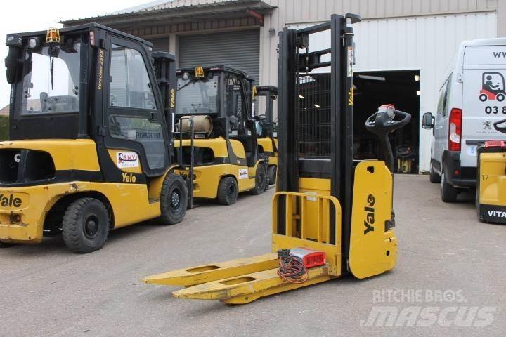 Yale MS10AC Παλετοφόρα πεζού χειριστή με ιστό