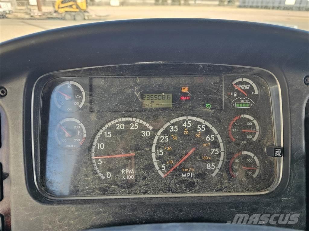 Freightliner M2 106 Τράκτορες
