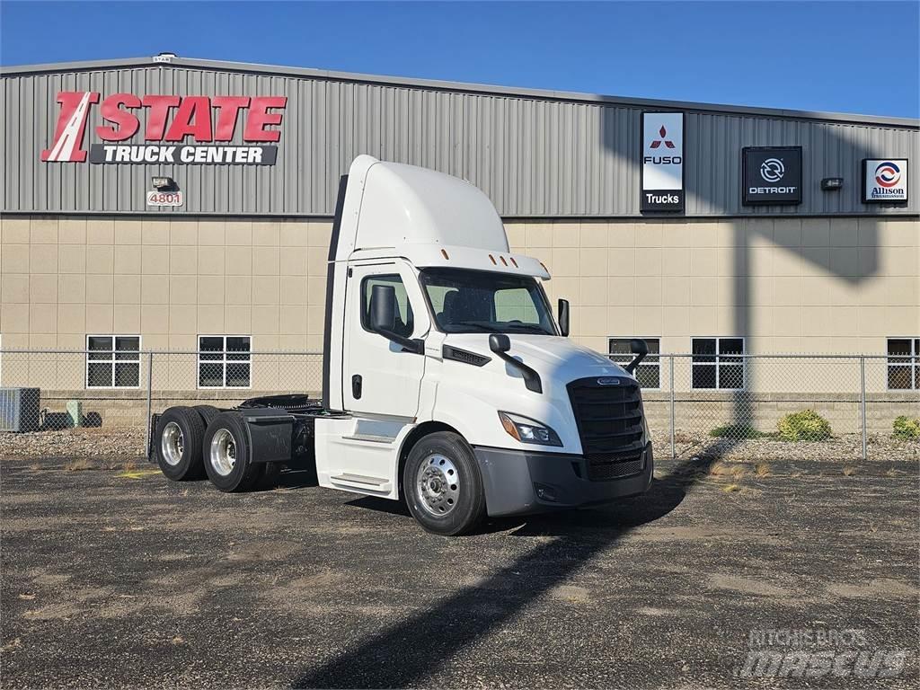 Freightliner PE116 Τράκτορες