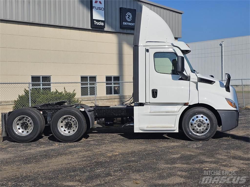 Freightliner PE116 Τράκτορες