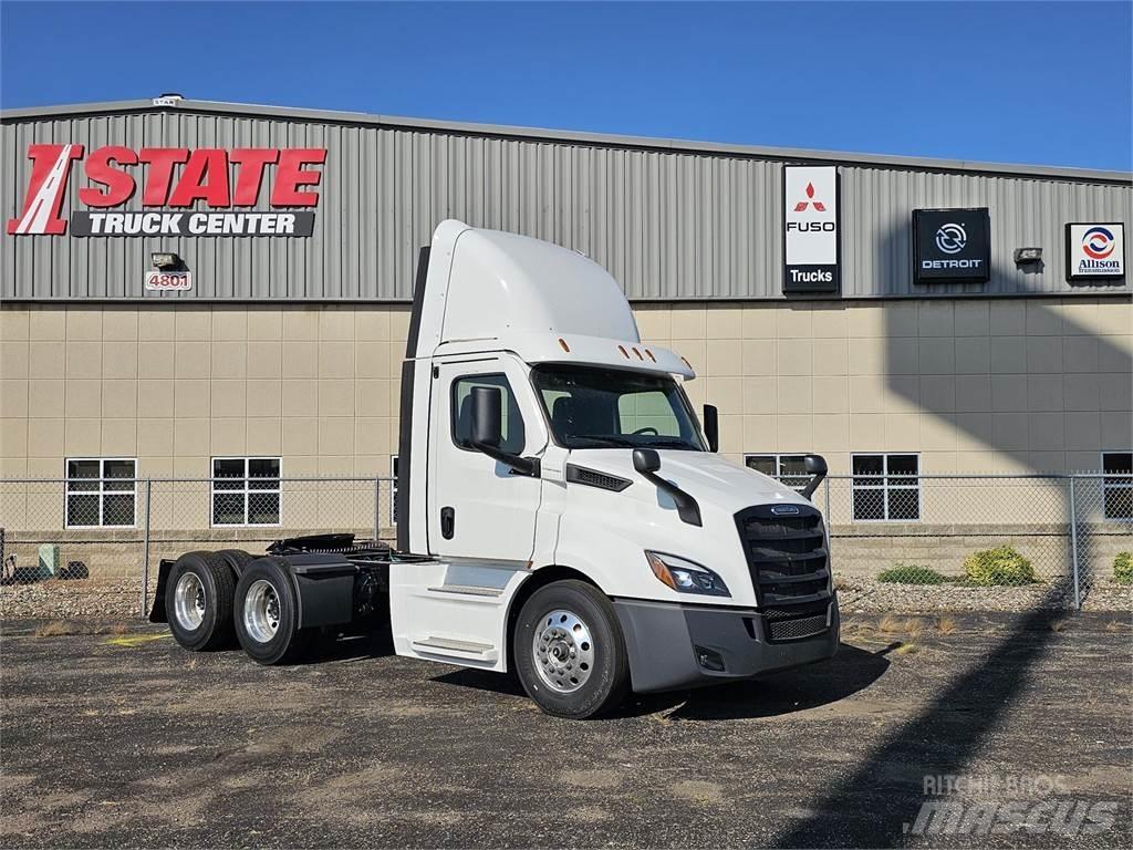 Freightliner PE116DC Τράκτορες