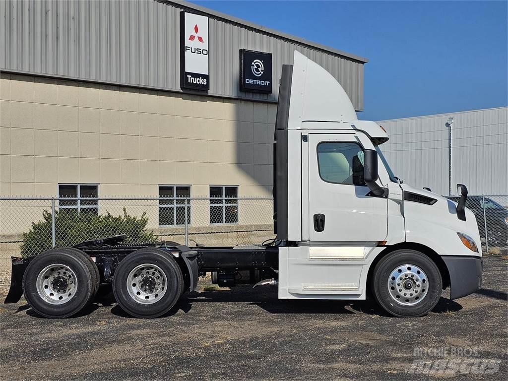 Freightliner PE116DC Τράκτορες