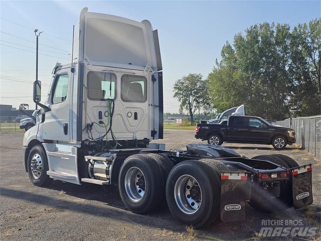 Freightliner PE116DC Τράκτορες