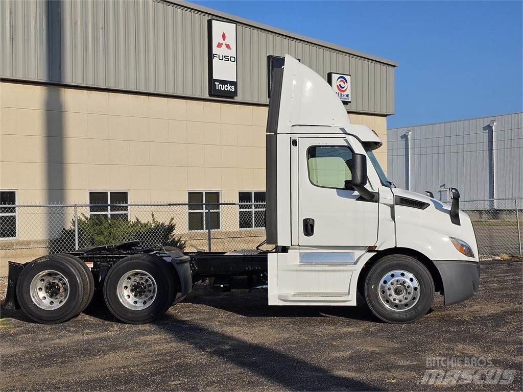 Freightliner PE116DC Τράκτορες