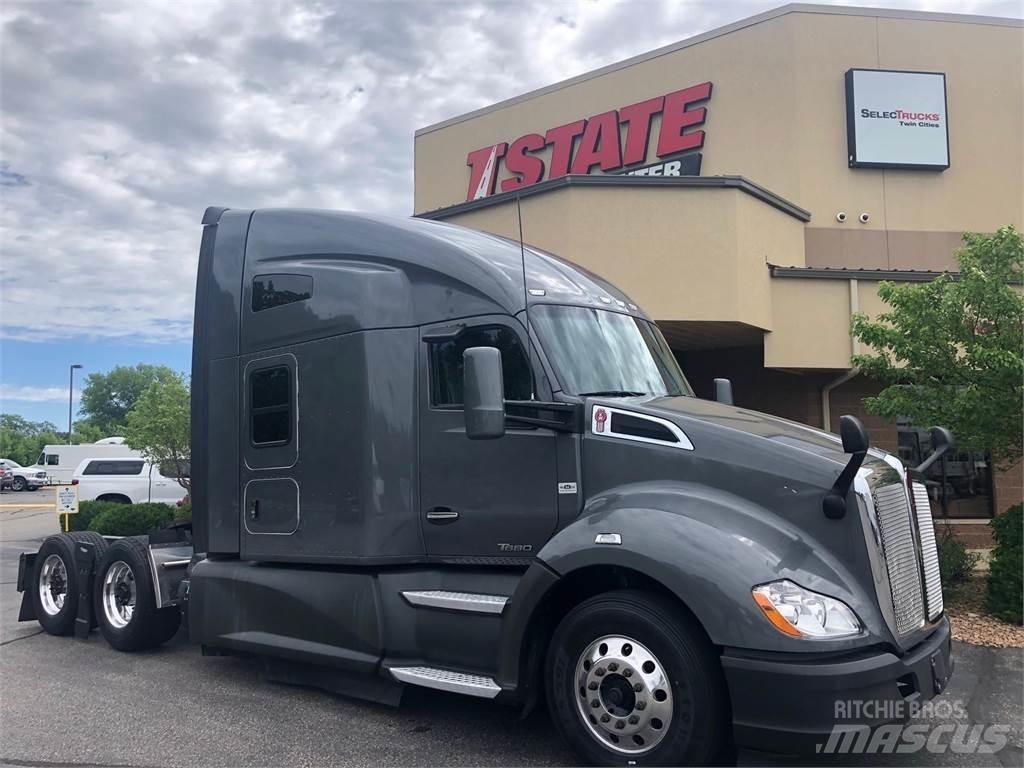 Kenworth T680 Τράκτορες