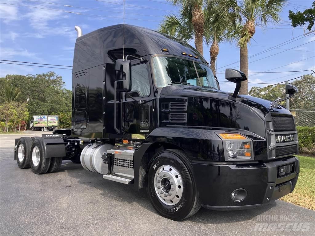Mack AN64T Τράκτορες