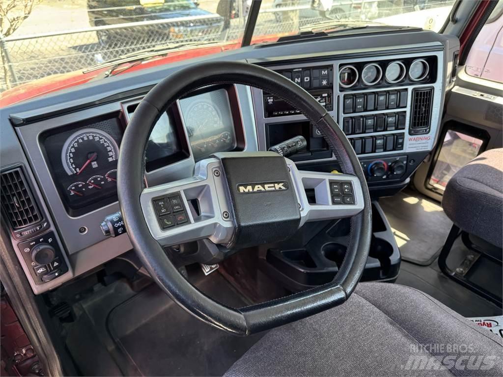 Mack AN64T Τράκτορες