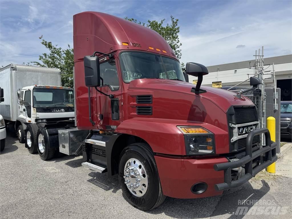 Mack AN64T Τράκτορες