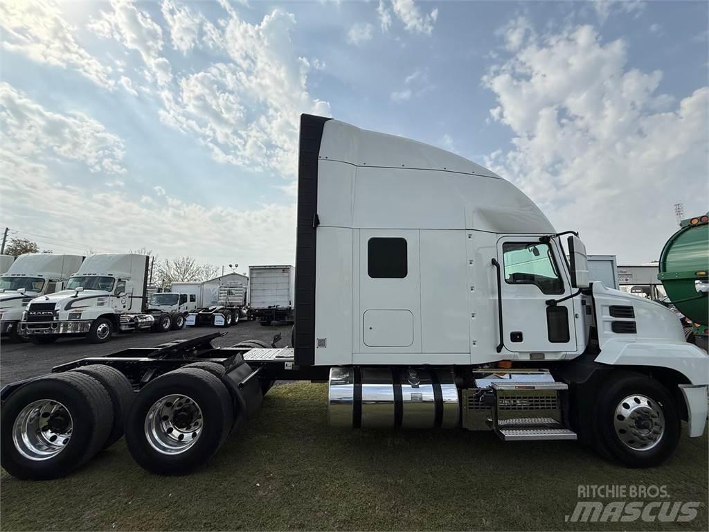 Mack AN64T Τράκτορες