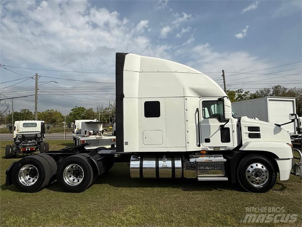 Mack AN64T Τράκτορες