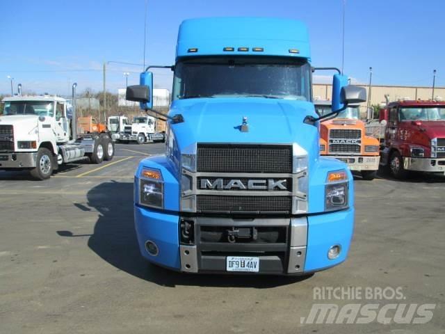 Mack AN64T Τράκτορες