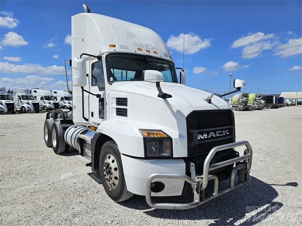 Mack AN64T Τράκτορες