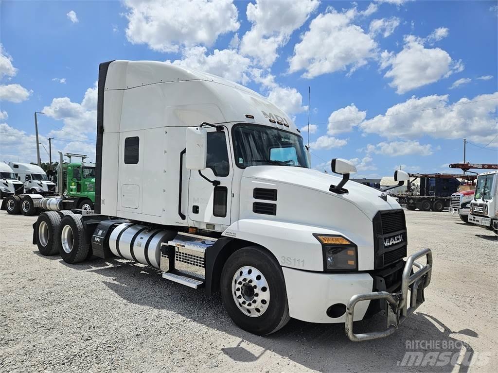 Mack AN64T Τράκτορες