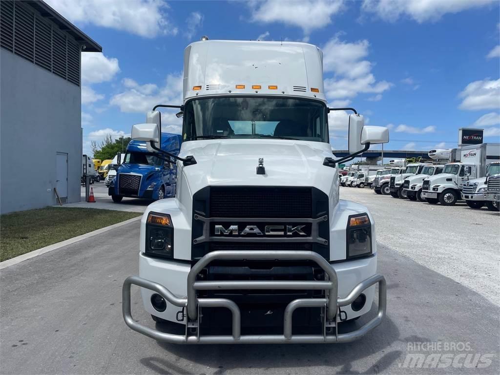 Mack AN64T Τράκτορες