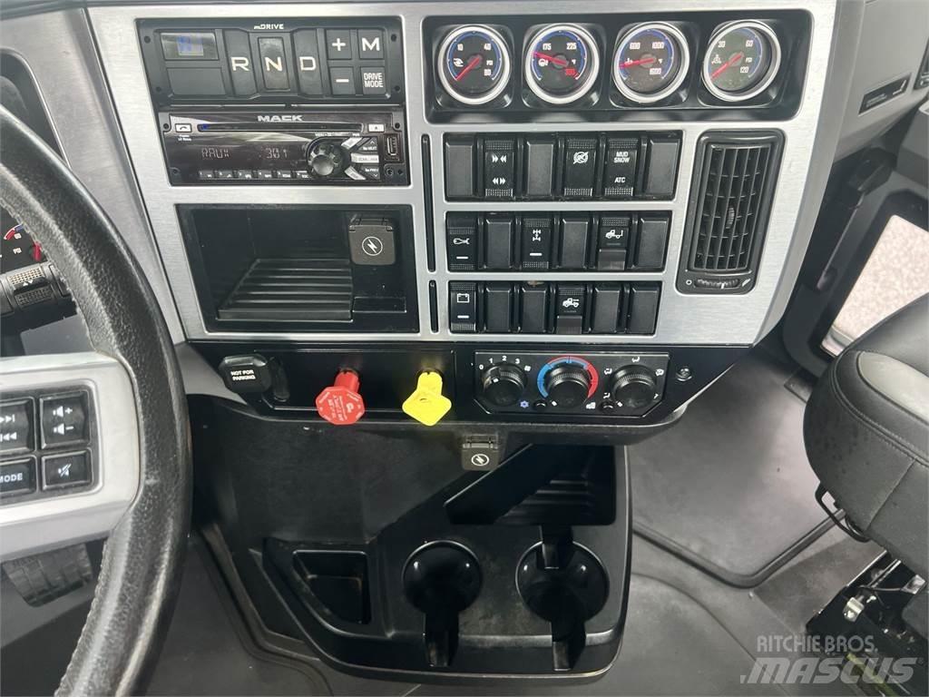 Mack AN64T Τράκτορες