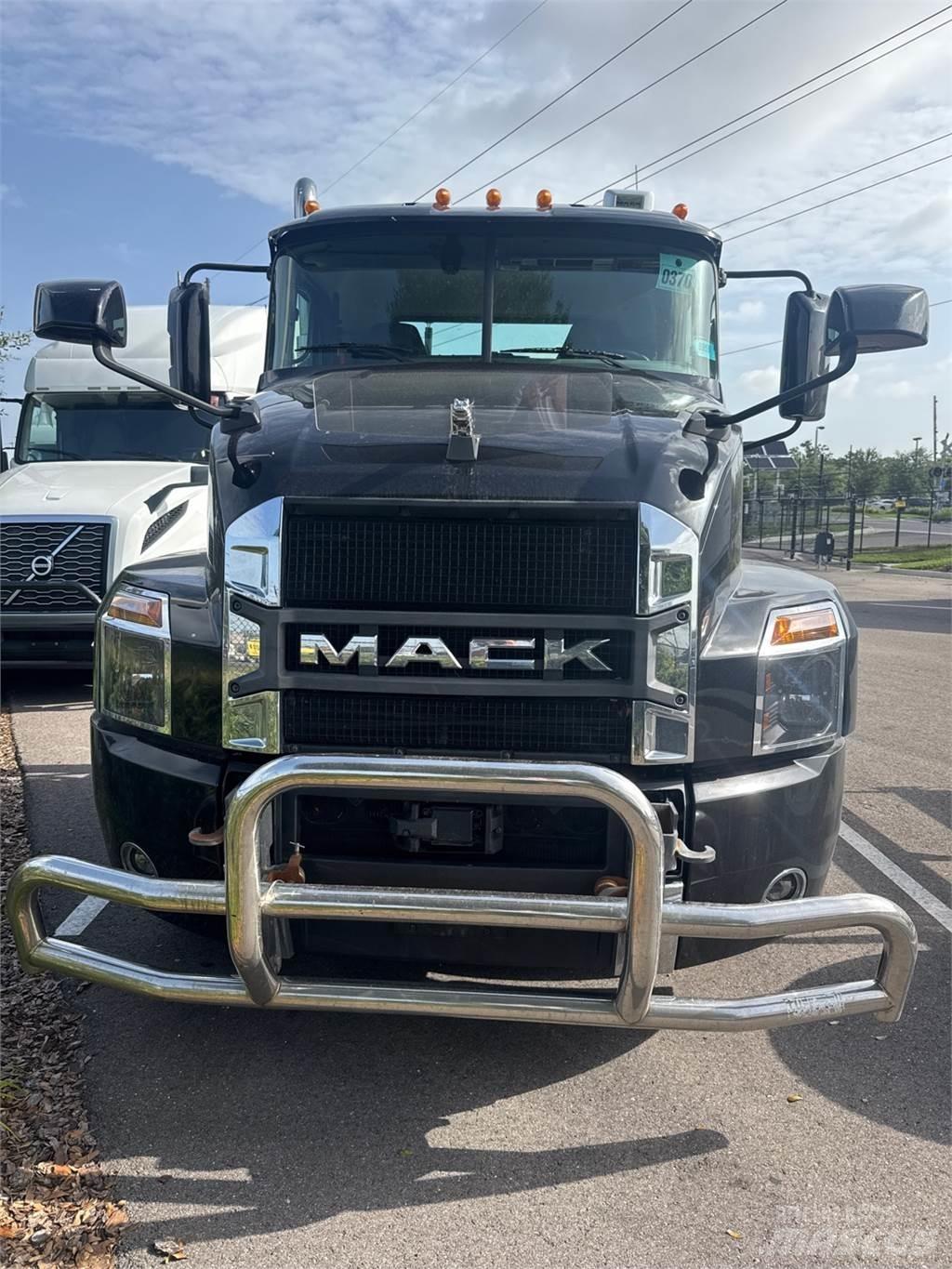 Mack AN64T Τράκτορες