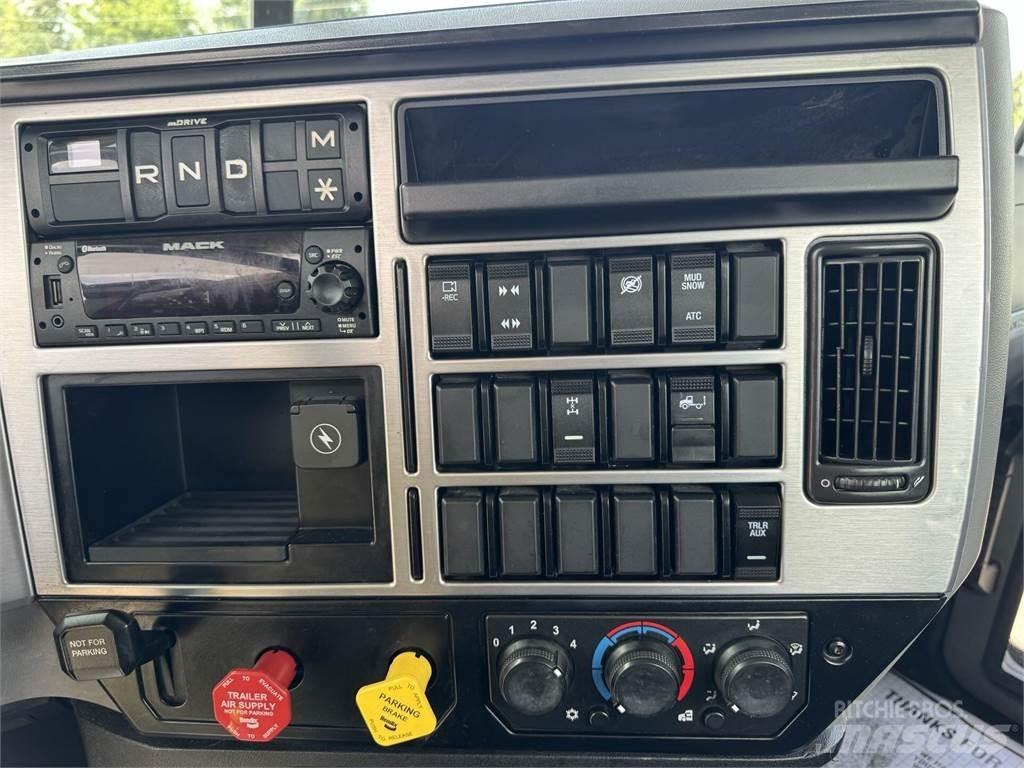 Mack AN64T Τράκτορες