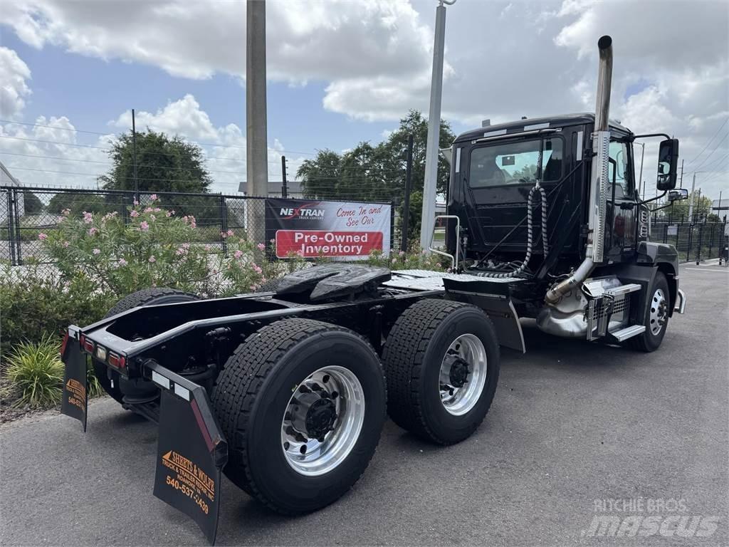 Mack AN64T Τράκτορες