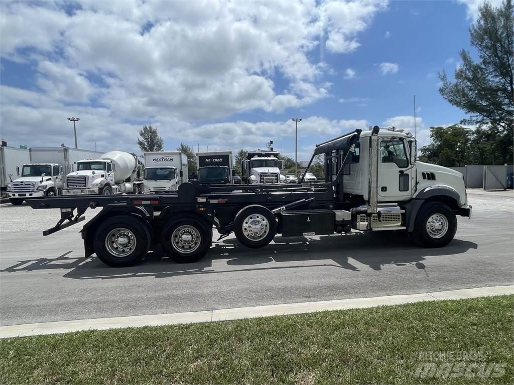Mack GR64B Τράκτορες